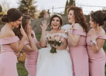 موضة فساتين وصيفات العروس 2025