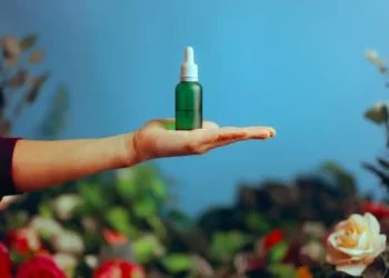 زيت الورد أفضل الزيوت لتفتيح البشرة