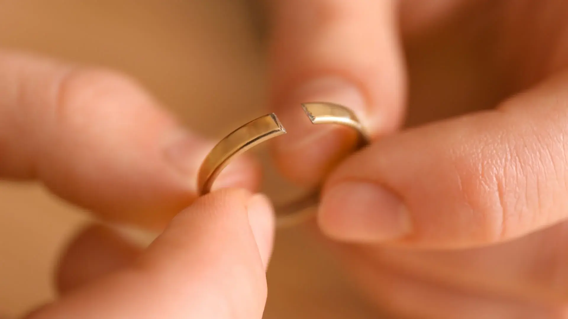 تفسير رؤية الخاتم المكسور في المنام