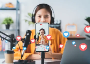 المرأة المبدعة تخطف قلب رجل الأسد