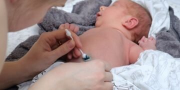 دليل العناية بسرة المولود