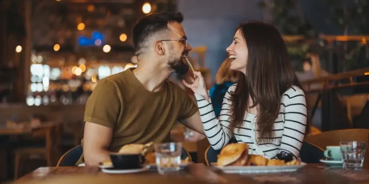 رجل الأسد يحب المرأة المرحة