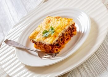 طبق مكرونة بالبشاميل