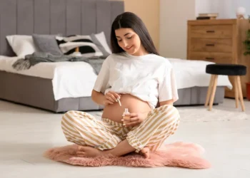 فوائد زيت الورد للحامل