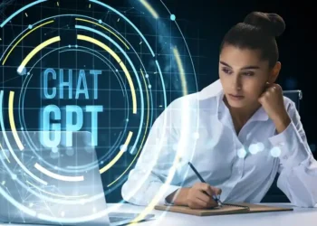 امرأة تستعين ب ChatGPT في كتابة رسالة لحبيبها