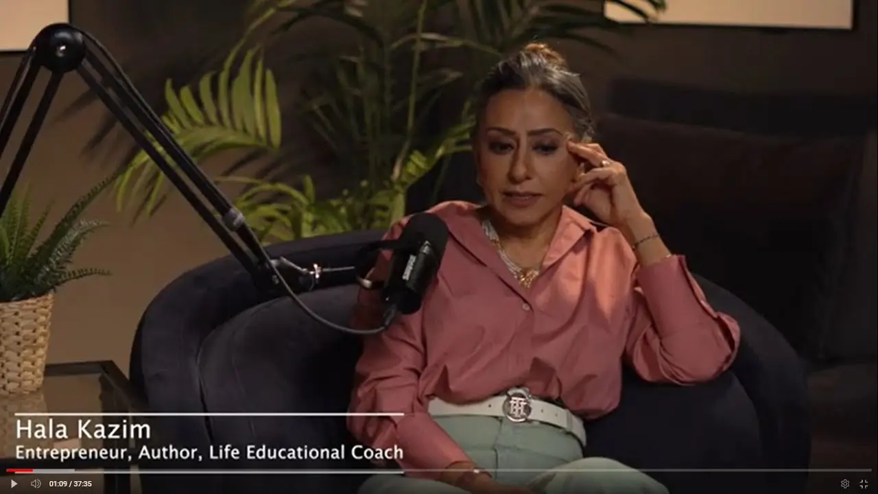 هالة كاظم في برنامجها الاذاعي