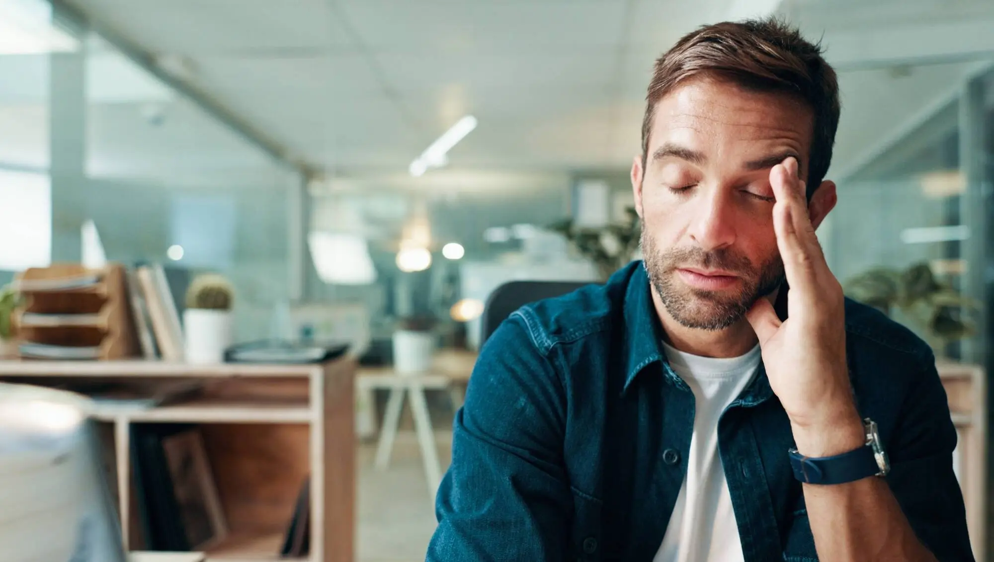 صمت رجل الأسد بعد الخلاف حماية لكرامته وصورته الذاتية