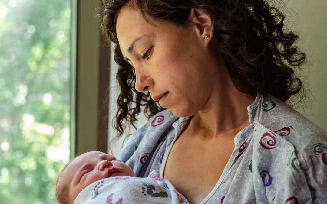 قلق الأم حول علامات التوحد عند الرضع في الشهور الأولى