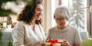 هدايا للحماة أفكار هدايا أنيقة لكسب قلبها