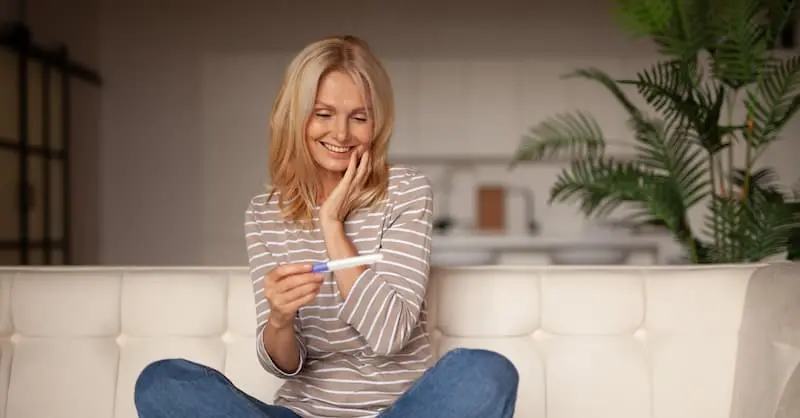 زيارة الطبيب قد تكون خطوة هامة لرفع الخصوبة وزيادة فرص الحمل بعد الأربعين